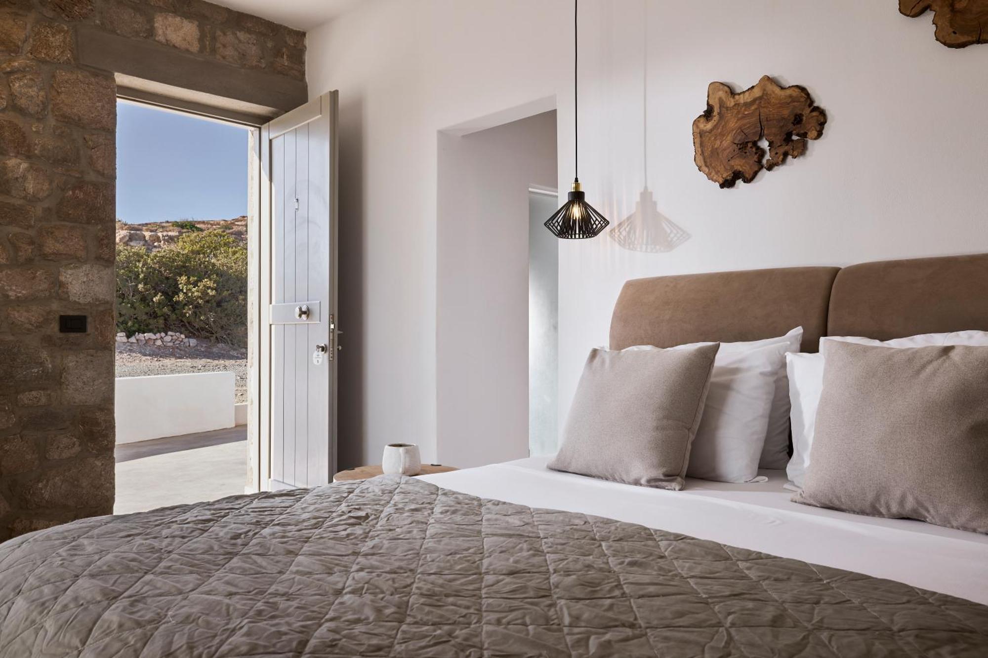 Kedros Milos Suites Adamantas  Room photo