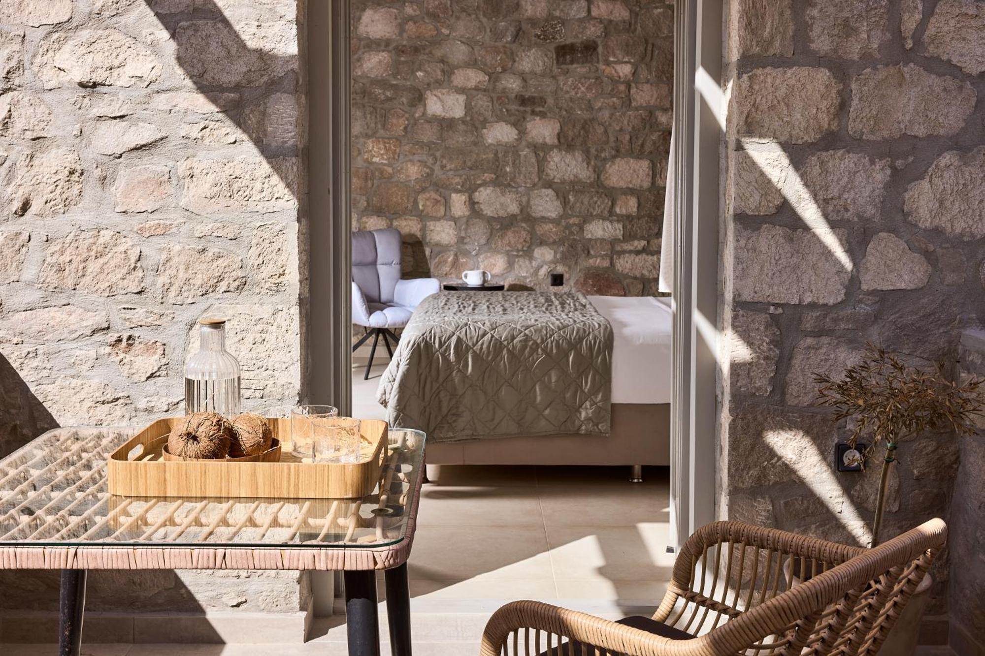 Kedros Milos Suites Adamantas  Room photo
