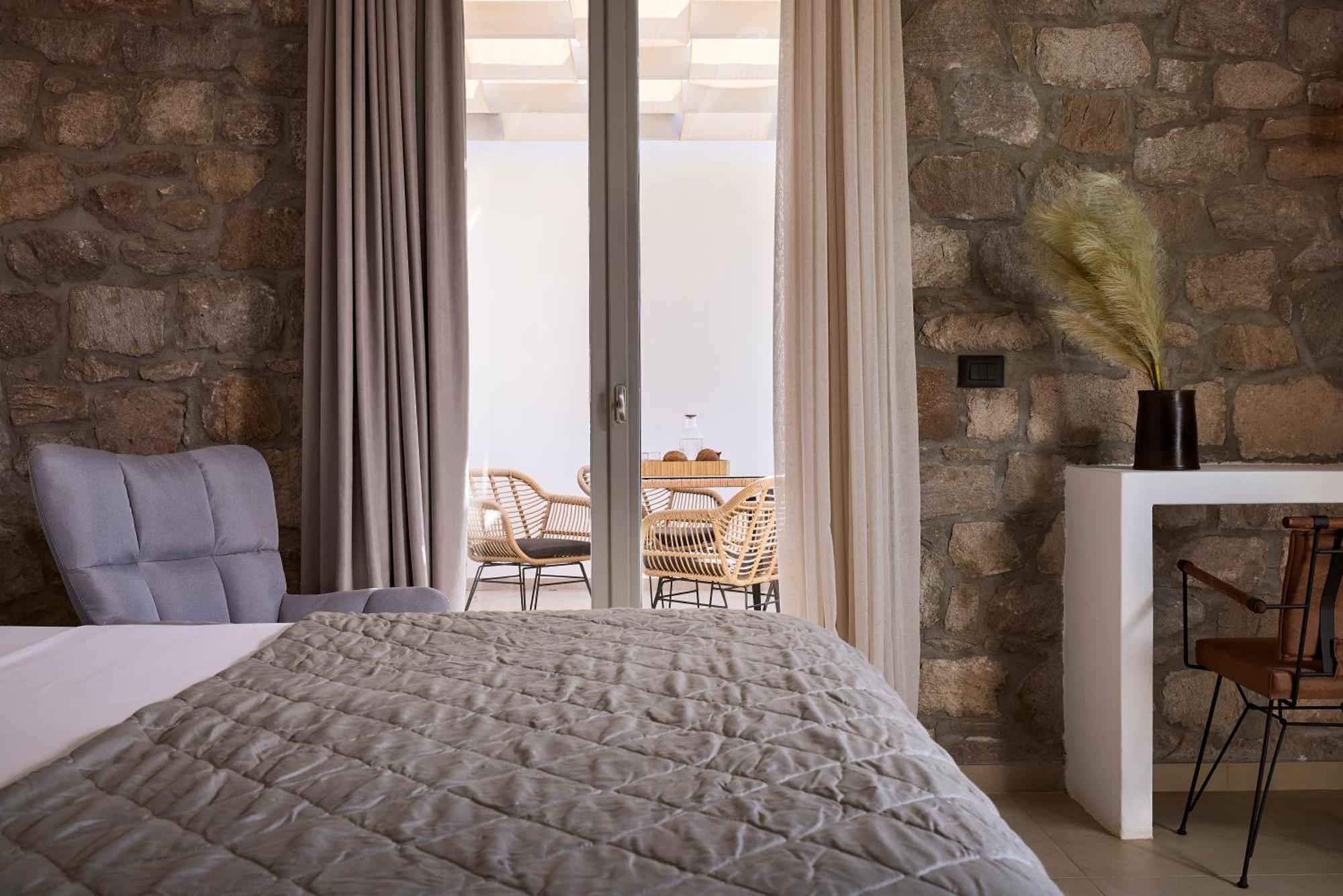 Kedros Milos Suites Adamantas  Room photo