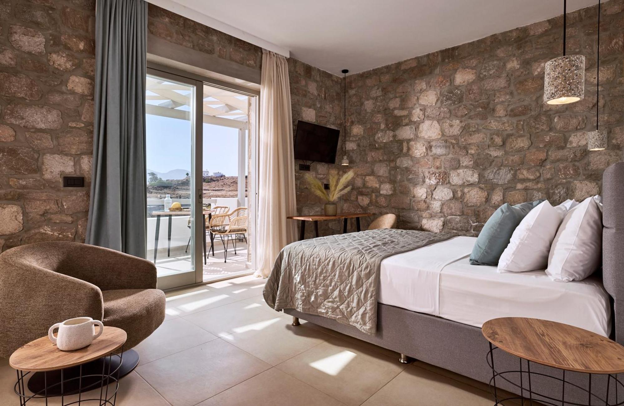 Kedros Milos Suites Adamantas  Room photo